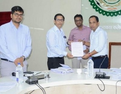 मानवता की सेवा के लिए रेडक्रॉस से जुड़ रहे जिले के अधिकारी-कर्मचारी