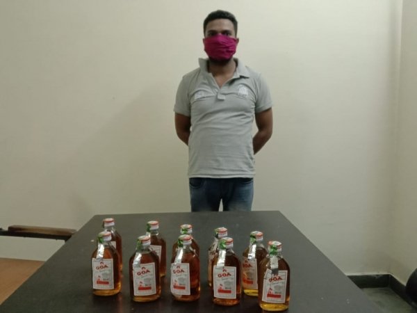 अवैध शराब बिक्री पर रोक लगाने हेतु पुलिस चौकी मोहारा की कार्यवाही