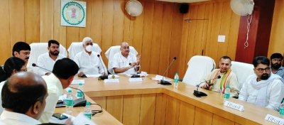 सरकार की फ्लैगशिप योजनाओं का बेहतर क्रियान्वयन सुनिश्चित करें – मंत्री टी.एस. सिंहदेव