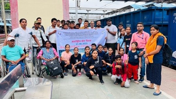 अंतर्राष्ट्रीय योग दिवस पर शामिल होने सीआरसी राजनांदगांव से दिव्यांगजन कान्हा शान्तिवनम तेलंगाना हुए रवाना