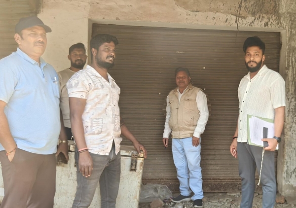 बकायेदारों पर निगम का बड़ा एक्शन: महात्मा गांधी मार्केट की दुकान सील, शहर में सख्ती जारी