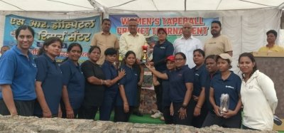 खेल के मैदान में नारी शक्ति का उद्घोष: एस.आर. हॉस्पिटल मैदान में हुआ भव्य महिला टेपबॉल क्रिकेट टूर्नामेंट