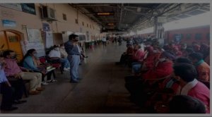 रेल्वे चाइल्ड लाईन द्वारा रेल्वे के संपर्क में आने वाले बच्चों  को सुरक्षित एवं संरक्षित करने के लिए रेल्वे परिसर पर जागरूकता कार्यक्रम