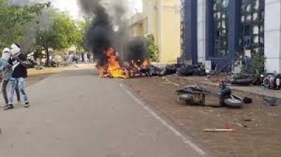 बलौदा बाजार में विरोध प्रदर्शन के दौरान सतनामी समुदाय का हिंसक प्रदर्शन, सरकारी कार्यालयों में तोड़फोड़-आगजनी