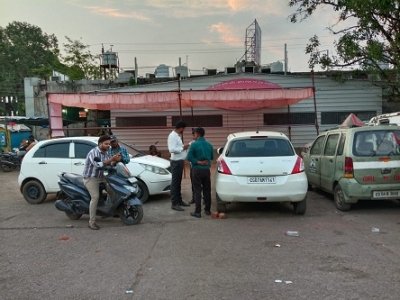 सत्ता की ताकत या फिर धनबल का असर ,यातायात का दबाव झेल रहे बस स्टैंड में राम रसोई का टेंट बना जनता के लिए परेशानी का सबब