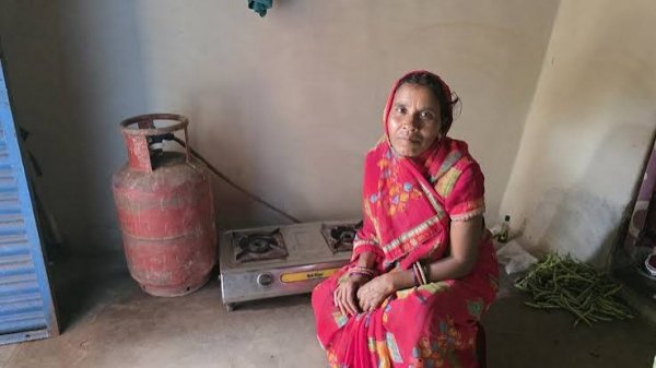 उज्ज्वला ने बदली चंपा की रसोई, धुएं और लकड़ी की मशक्कत से मिली राहत
