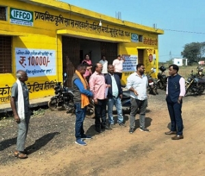 जिला पंचायत सीईओ ने धुरकोट, मुनुंद एवं भड़ेसर धान उपार्जन केंद्रों का किया निरीक्षण