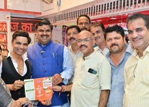 केबिनेट मंत्री गजेन्द्र यादव पहुंचे दुर्ग के इंदिरा मार्केट, जीएसटी रिफार्म को व्यापारियों से किये मुलाकात