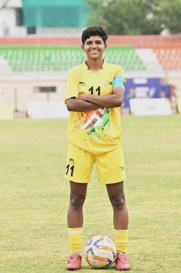 जनजातीय जड़ों से अंतर्राष्ट्रीय फलक तक: छत्तीसगढ़ की स्टार फुटबॉलर किरण पिस्दा के संघर्ष की कहानी