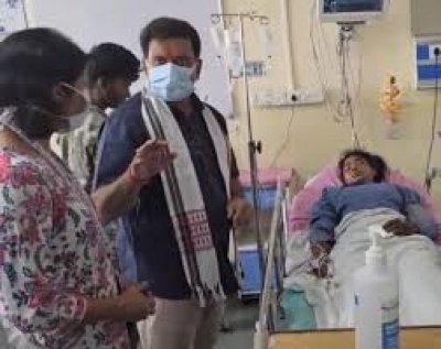 उप-मुख्यमंत्री शर्मा ने एम्स पहुंचकर आईईडी ब्लास्ट में घायल महिलाओं का हालचाल जाना