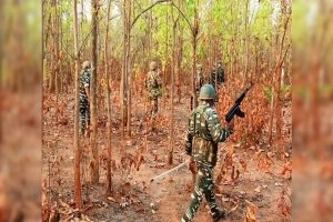 नारायणपुर जिले के अबूझमाड इलाके में सुरक्षा बलों के साथ मुठभेड़ में 27 नक्सली मारे गए