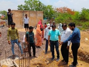 विकास कार्यों में किसी भी प्रकार की लापरवाही बर्दाश्त नहीं की जाएगी,जनता को बेहतर सुविधाएं देना हमारी प्राथमिकता है:प्रभारी देवनारायण चन्द्राकर