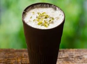 इस भीषण गर्मी को मात देने के लिए रेगुलर लस्सी नहीं सत्तू की लस्सी का करें सेवन, शरीर को ठंडक पहुंचाने में है मददगार