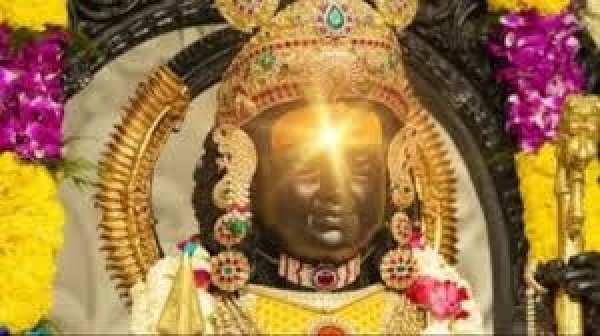 पीएम मोदी ने नंगे पैर देखा रामलला के सूर्यतिलक का मनमोहक दृश्य