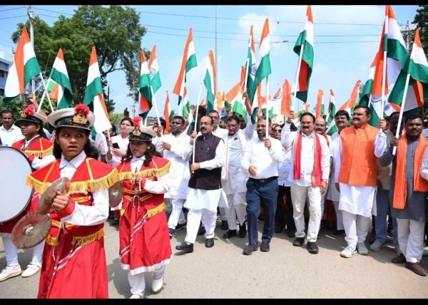 देशभक्ति से ओतप्रोत अप्रतिम उत्साह के साथ निकली तिरंगा यात्रा, उप मुख्यमंत्री अरुण साव हुए शामिल ,लहराया गया 92 फीट का तिरंगा