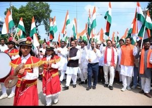 देशभक्ति से ओतप्रोत अप्रतिम उत्साह के साथ निकली तिरंगा यात्रा, उप मुख्यमंत्री अरुण साव हुए शामिल ,लहराया गया 92 फीट का तिरंगा