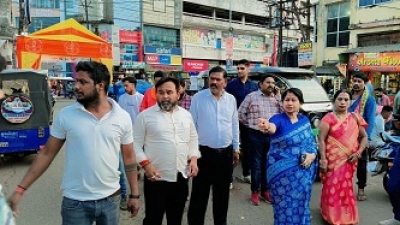 शहर के हृदय स्थल इंदिरा मार्केट में महापौर बाघमार का सख्त रुख, अतिक्रमण पर कड़ी चेतावनी