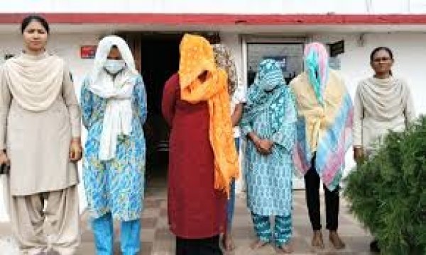 डीडी नगर थाना क्षेत्र में अनैतिक व्यापार का खुलासा – 08 युवतियों के खिलाफ मामला दर्ज, 05 गिरफ्तार