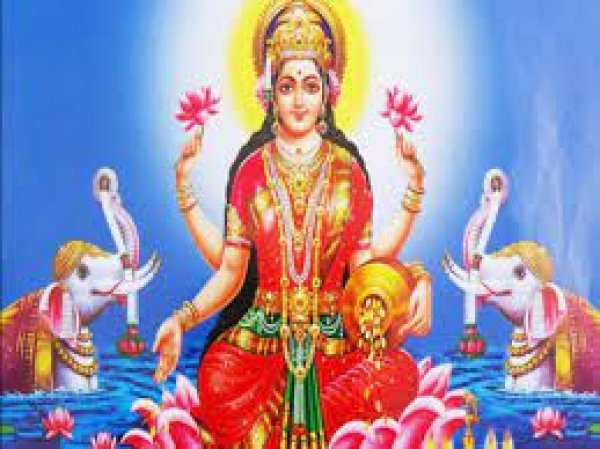 Devi lakshmi को खुश करना है तो पुष्य नक्षत्र में करें ये उपाय, सुख-समृद्धि से घर जाएगा भर
