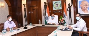 एयरपोर्ट के साथ-साथ रेलवे स्टेशन, बस स्टैण्डों और अंतर्राज्यीय सीमाओं पर बाहर से आने वाले यात्रियों की कड़ाई से टेस्टिंग हो: मुख्यमंत्री बघेल