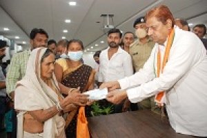 .कैबिनेट ने मंत्री किया अपने स्वेच्छा अनुदान मद से 1438 महिलाओं को 72 लाख रूपए के चेक वितरण का शुभारंभ...
