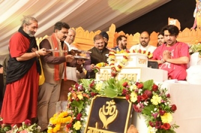 हनुमंत कथा के चौथे दिवस उप मुख्यमंत्री विजय शर्मा हुए शामिल, पं. धीरेंद्र शास्त्री से लिया आशीर्वाद