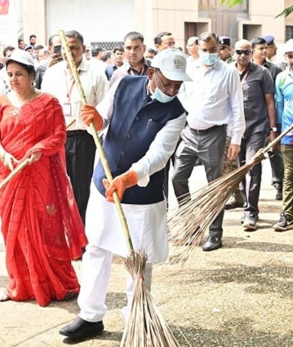 स्वच्छता, आवास और लोक कल्याण उत्सव का शुभारंभ, मुख्यमंत्री विष्णु देव साय बोले – “स्वच्छता अब लोगों की आदत, यह प्रधानमंत्री मोदी के प्रयासों का परिणाम”