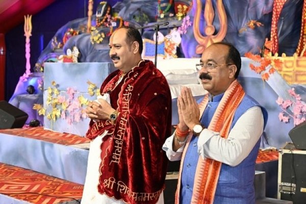 उप मुख्यमंत्री अरुण साव पंडित प्रदीप मिश्रा के शिव महापुराण कथा में हुए शामिल