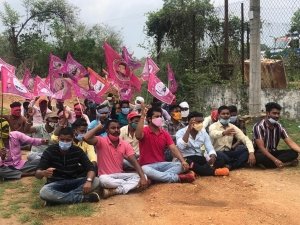 ﻿क्षेत्र में विद्युत समस्या की बदहाली रोकने अजीत जोगी युवा मोर्चा ने किया घेराव एवं धरना प्रदर्शन
