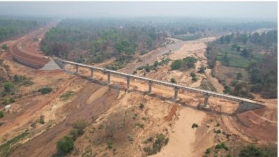 &quot;बस्तर की रफ्तार बढ़ाने को तैयार लोहे की पटरियां - दल्लीराजहरा: रावघाट रेल परियोजना का 97त्न काम पूरा, दिसंबर में दौड़ेगी विकास की रेल&quot;