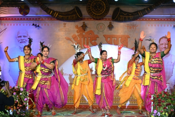 &lsquo;आदि परब&rsquo; का रंगारंग आगाज, जनजातीय संस्कृति के रंगों में रंगी राजधानी