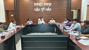कलेक्टर अभिजीत सिंह ने ली राजस्व विभाग की समीक्षा बैठक भूमि आबंटन, कृषक पंजीयन और धान खरीदी तैयारियों पर दिया विशेष जोर