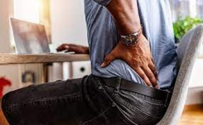 थकान नहीं बल्कि इस विटामिन की कमी से हो सकता है कमर में दर्द, जानिए Back Pain को दूर करने के कुछ आसान उपाय