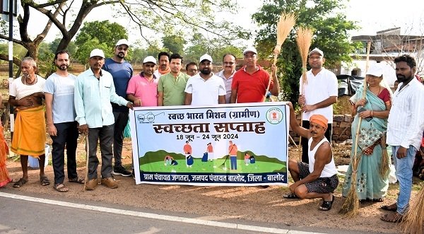सीईओ जिला पंचायत एवं जनपद अध्यक्ष ने  श्रमदान कर दिया स्वच्छता का संदेश